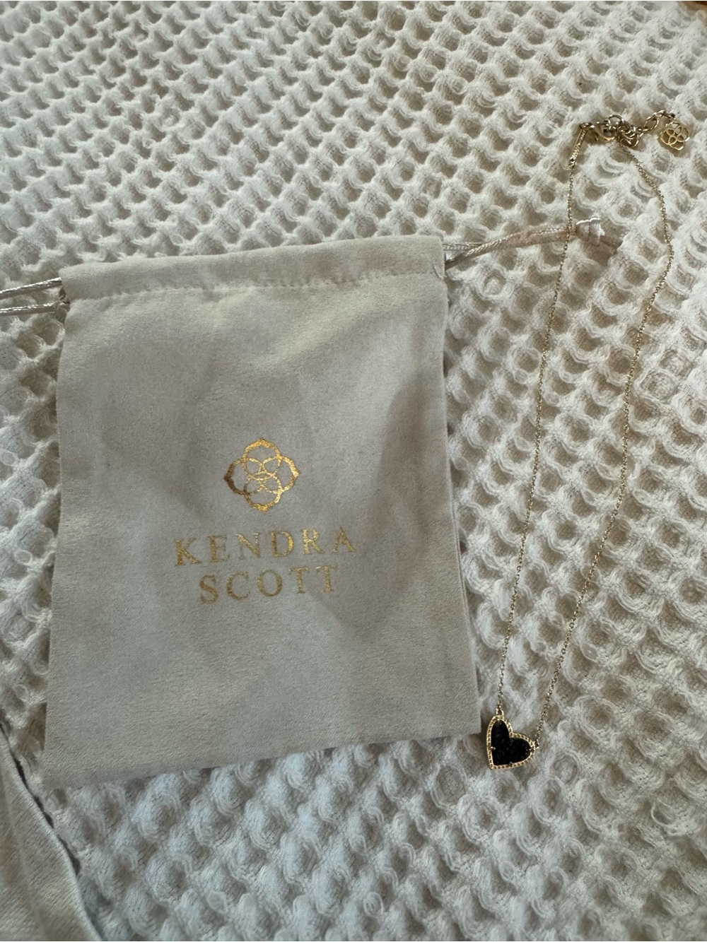 Shoulder Bags or Mini Bags - Determination